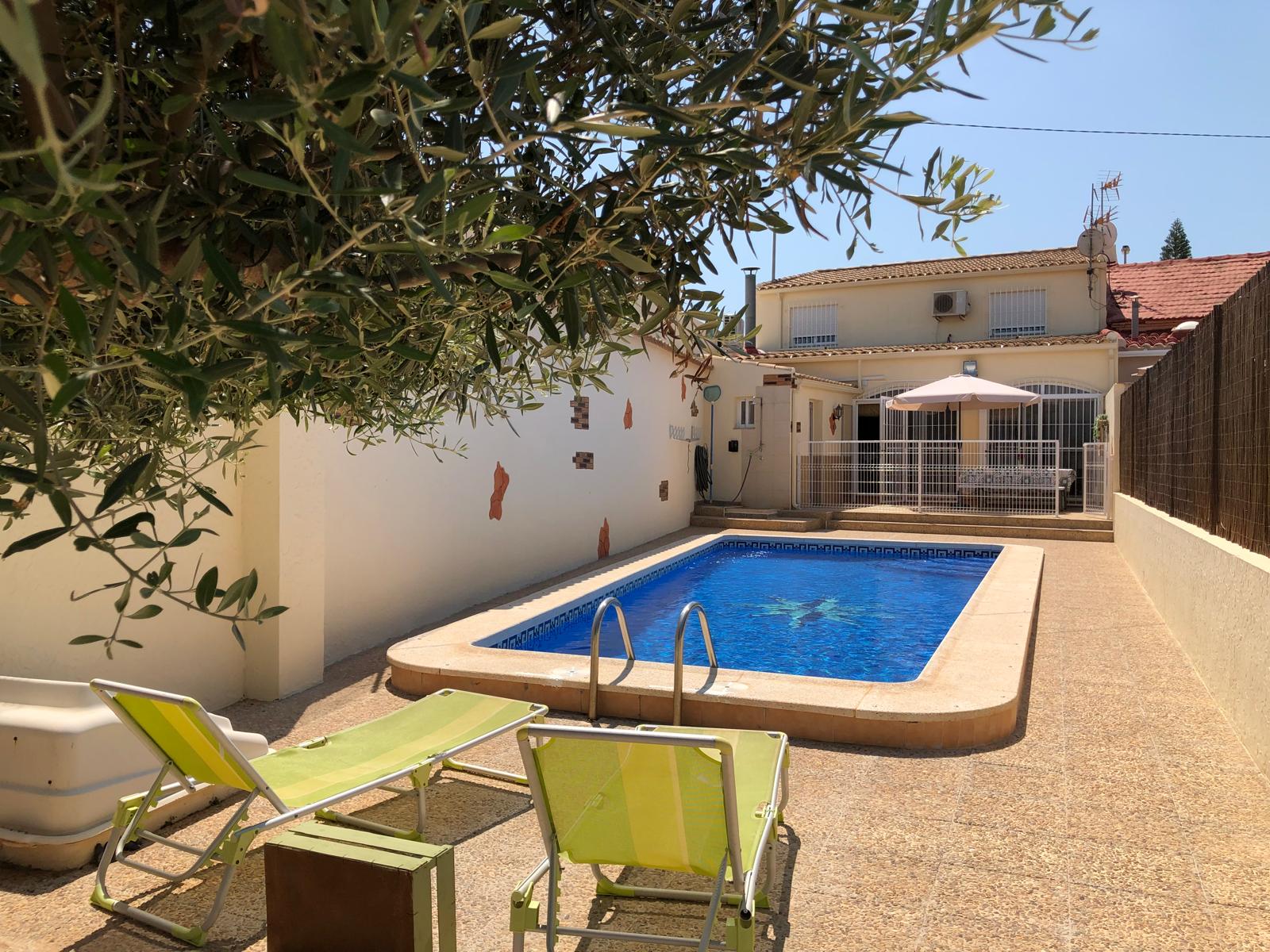 Piscina y jardín de La Casica Vieja en Albujón, Cartagena